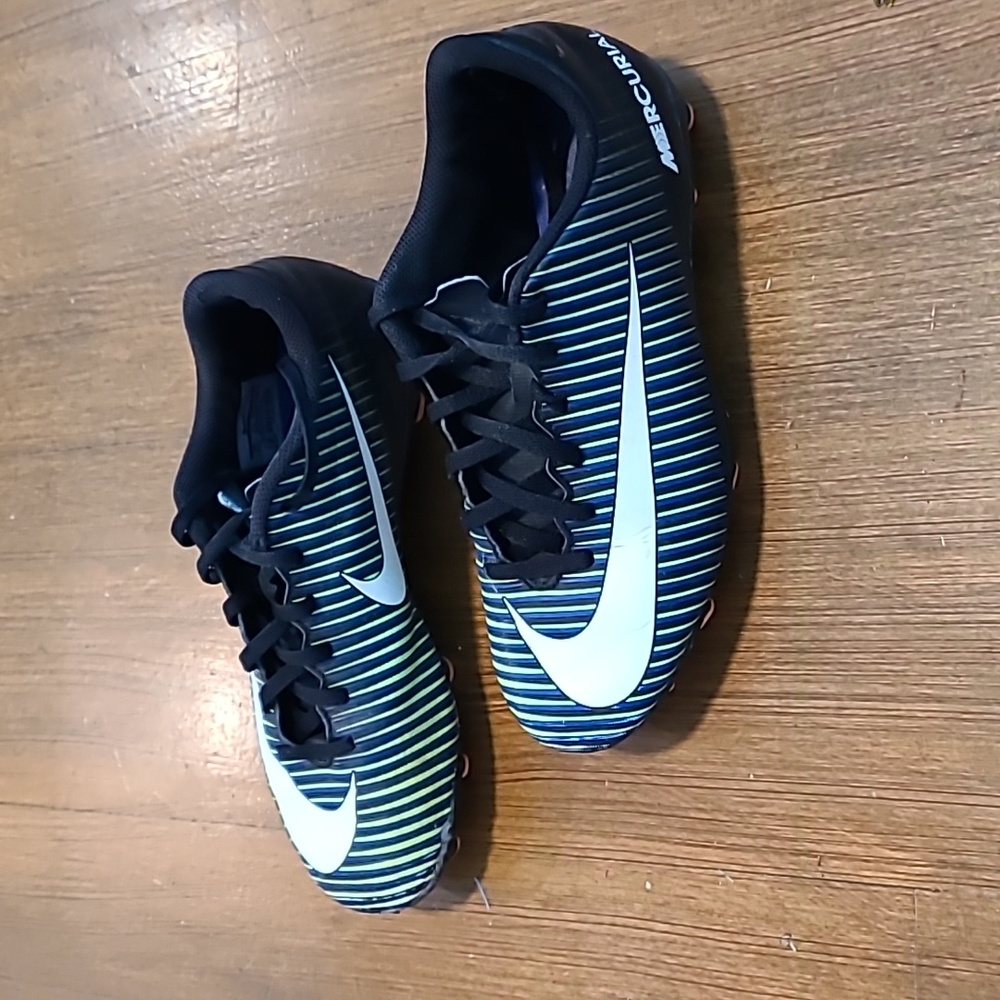 Soccer cleats